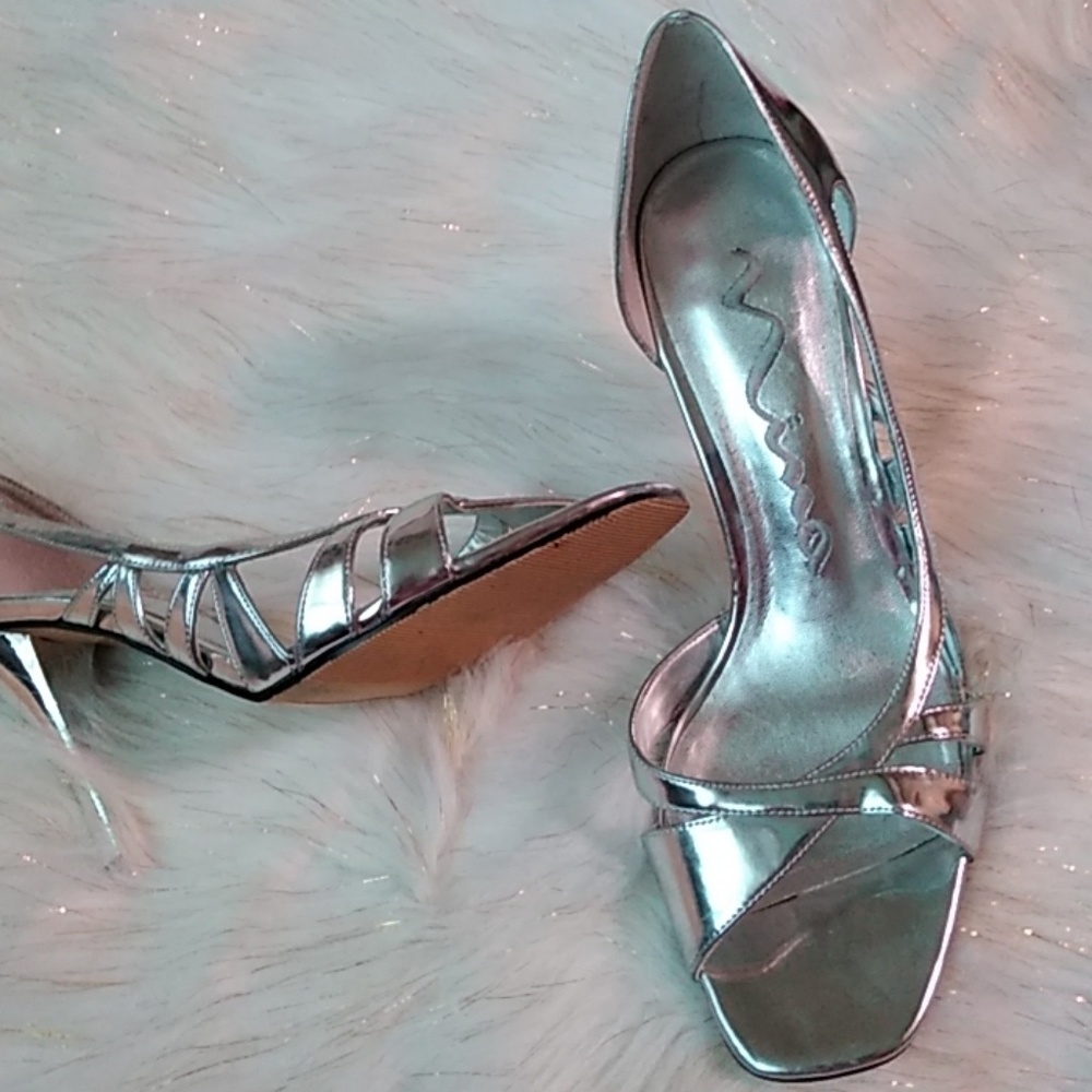 🌷4/$25🌷Beautiful Nina heels